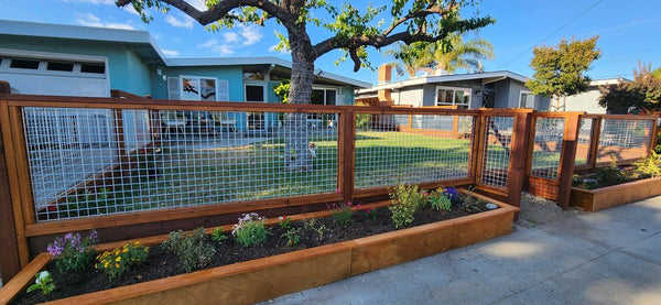 Silver hog wire fence panels in a redwood frame with built-in planter boxes along the sidewalk of a Livermore, CA front yard