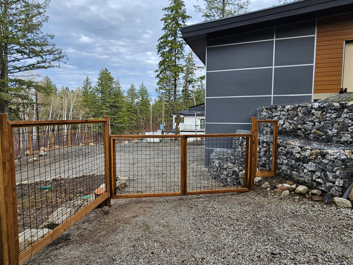 Stylish Hog Wire Fences for Small Yards | BarrierBoss