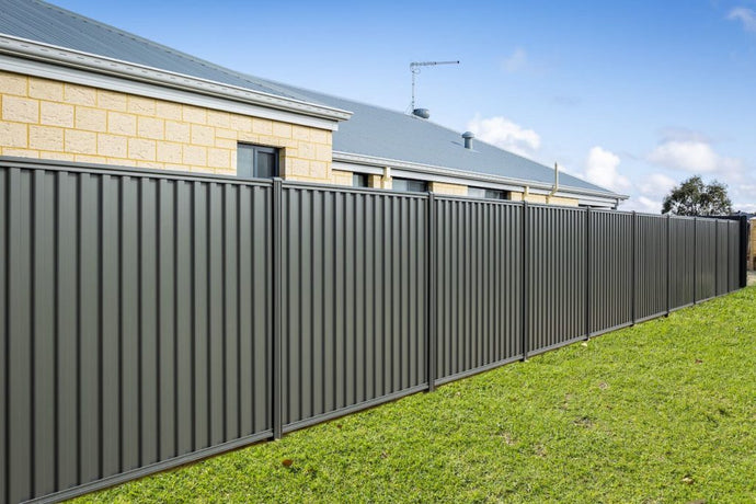 Corrugated Steel Fencing Panels: An Overview of a Durable and Aesthetic Fencing Solution