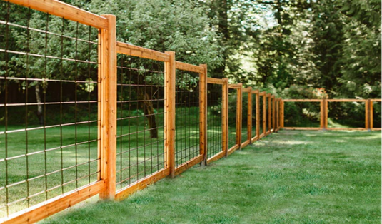 Comparing Costs: Hog Wire vs. Chain Link Fencing