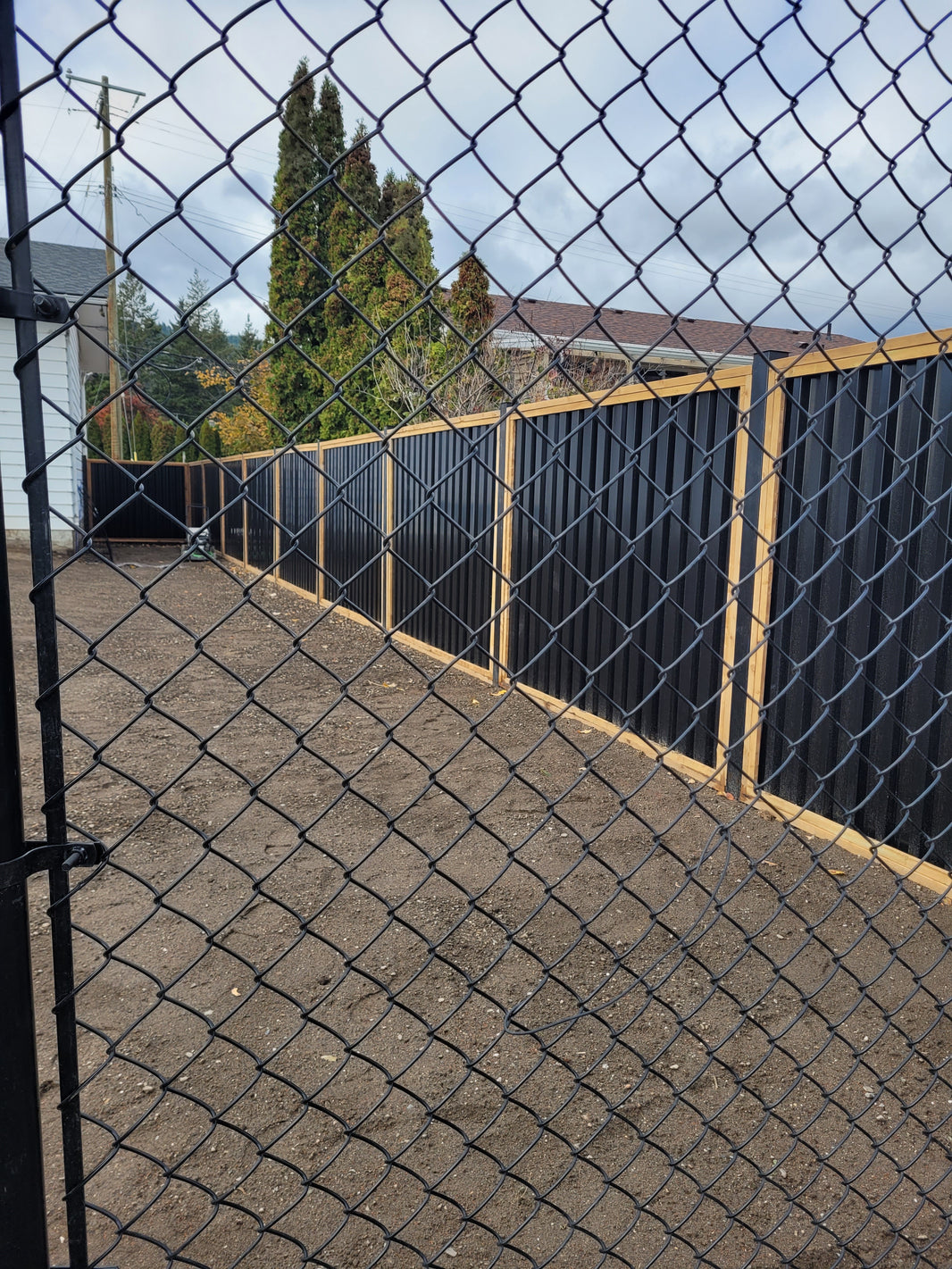 Metal Fence Posts - Fade & Rustproofed Steel Fence Posts - BARRIERBOSS™ USA