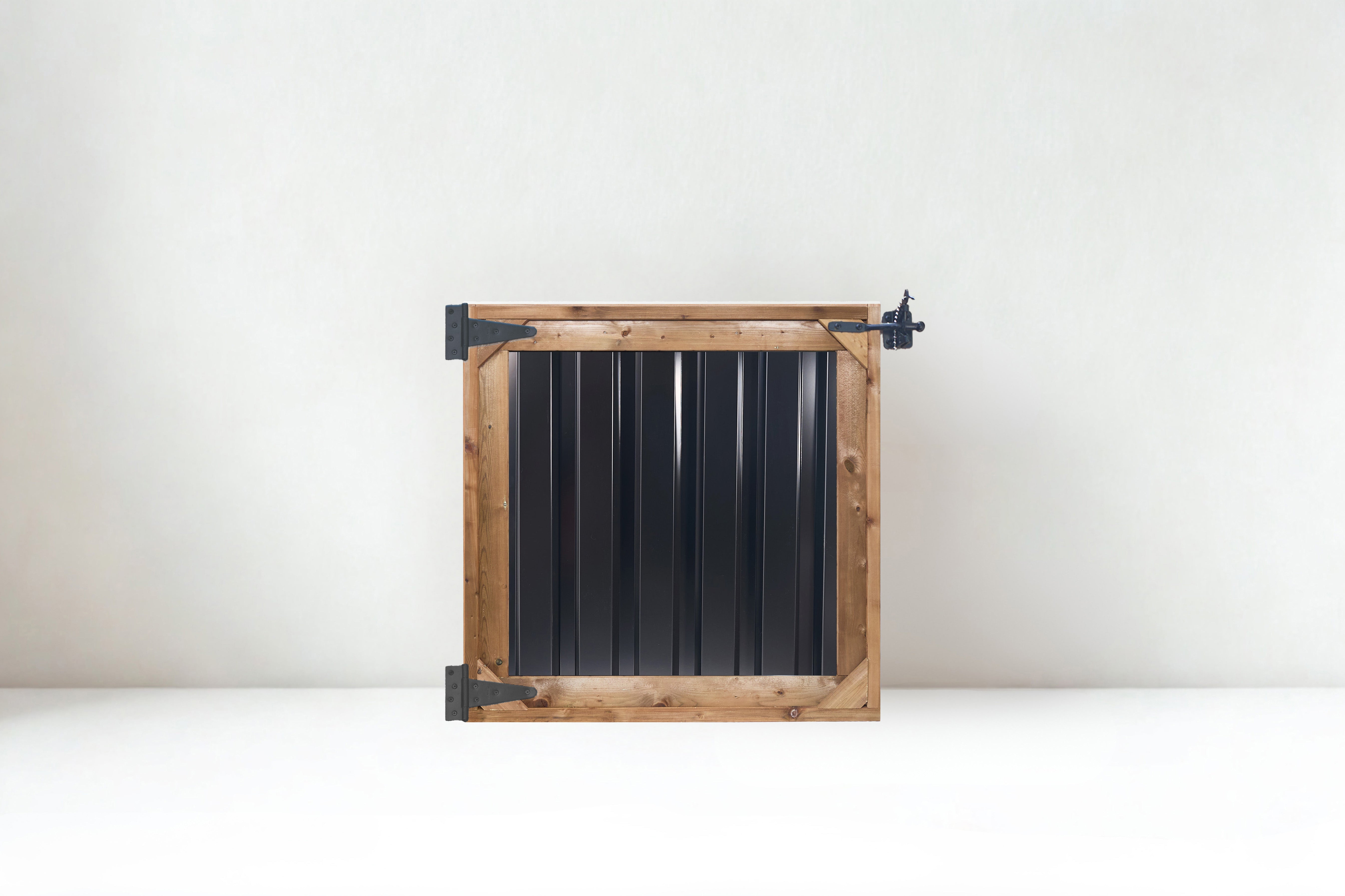 Ribbed deep-groove metal fence gate with hinges